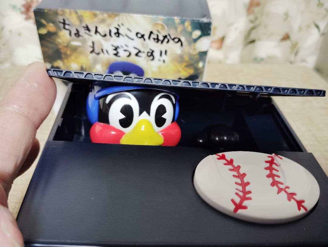 スワローズ 貯金箱 野球ボール蓋付き