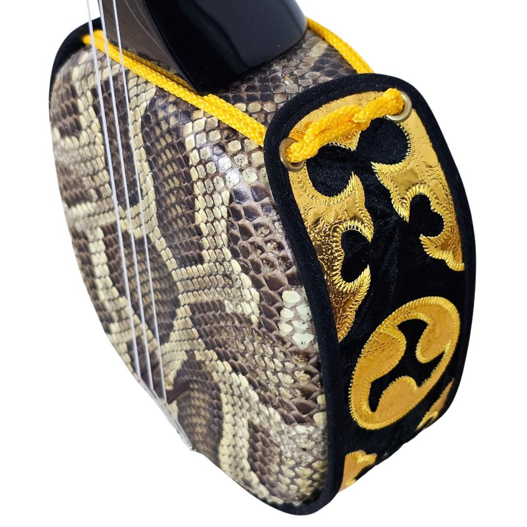 沖縄三線 蛇皮 ハードケース付 付属品多数 胴巻き 刺繍 入門セット