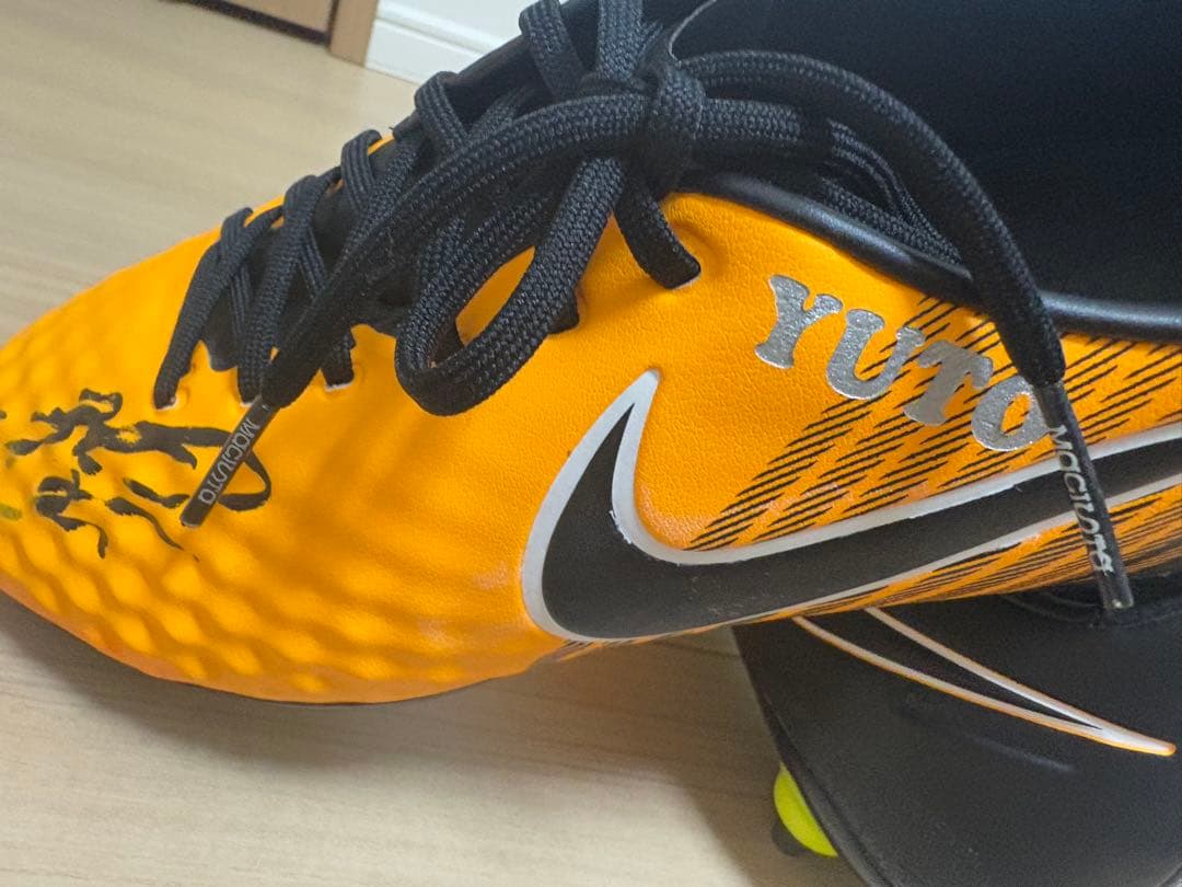 佐藤勇人　支給スパイク　直筆サイン入り