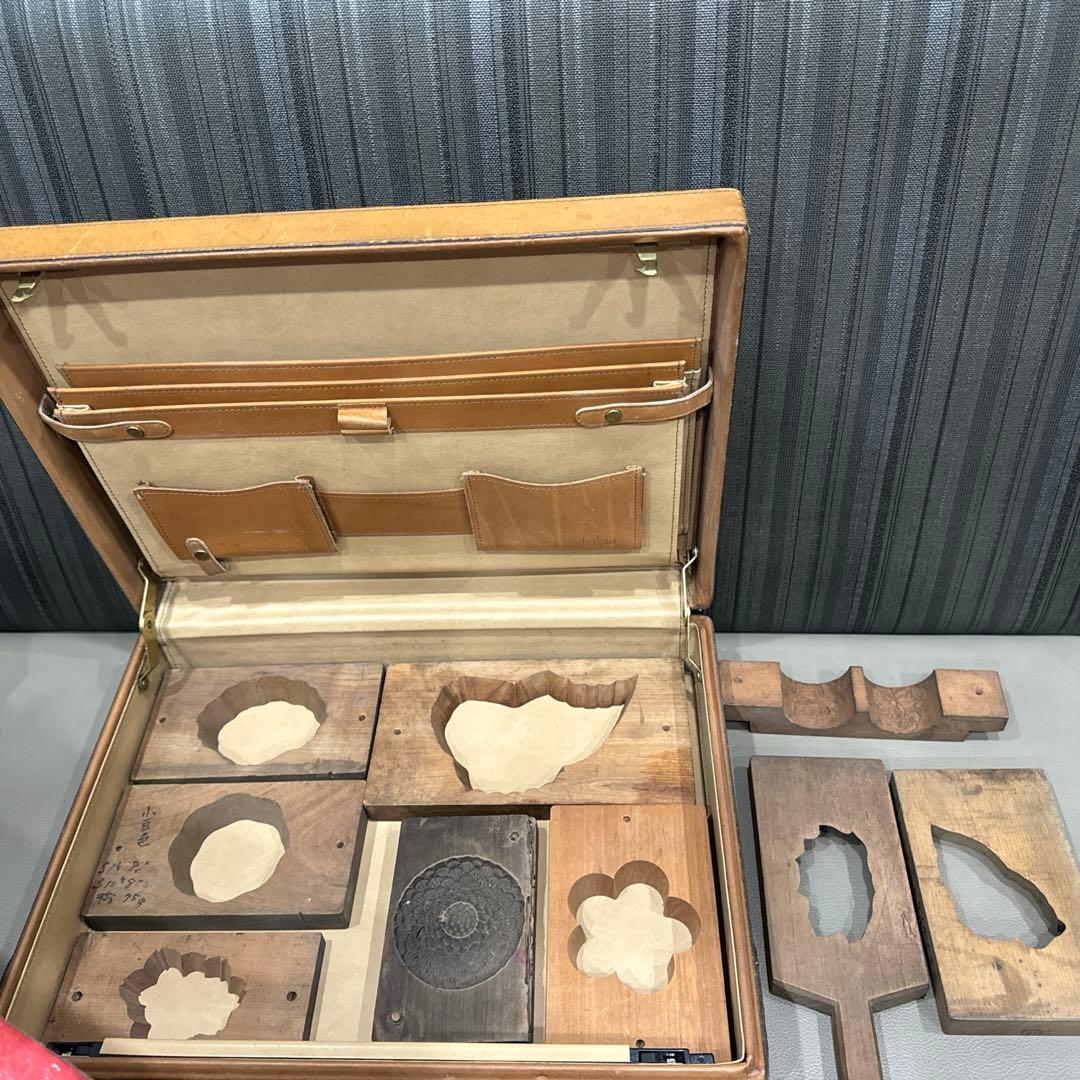 菓子木型　和菓子　インテリア/古道具　レトロ/本革のカバンが付き　9個まとめ売り