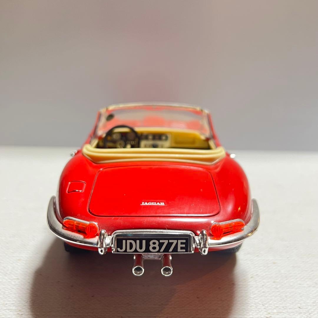 JAGUAR E-Type (1961年) 1/18スケールモデル レッド