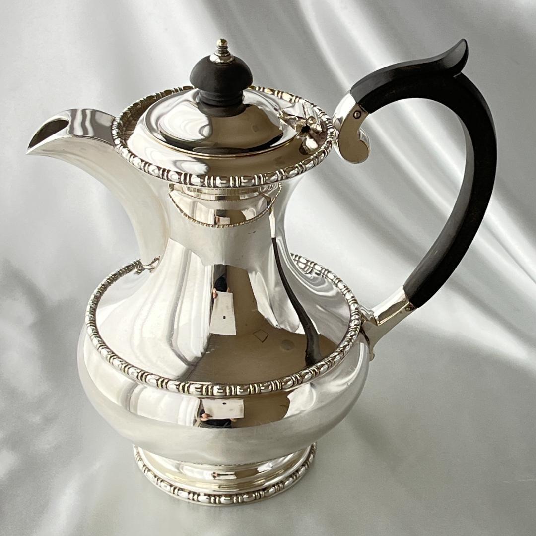 【Walker & Hall】 ペイズリーパターンのジャグ 【シルバープレート】