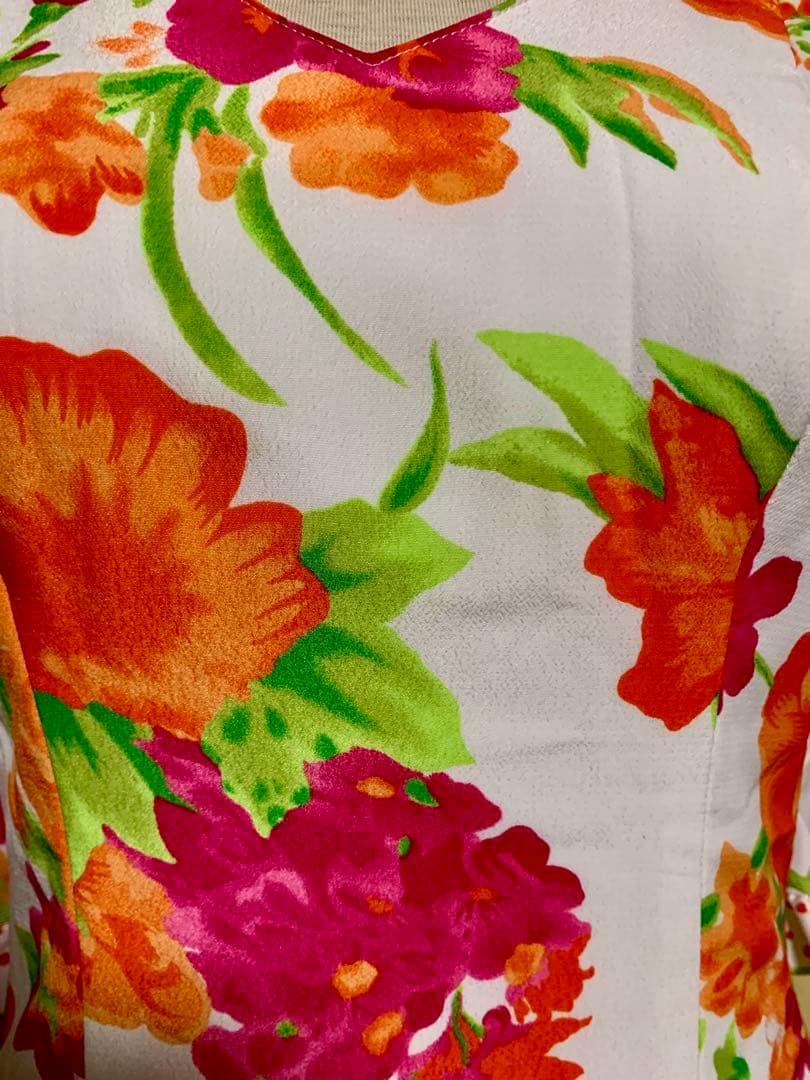 フラメンコ衣装　スペイン製フラワープリントワンピース、ウエストベルト付き