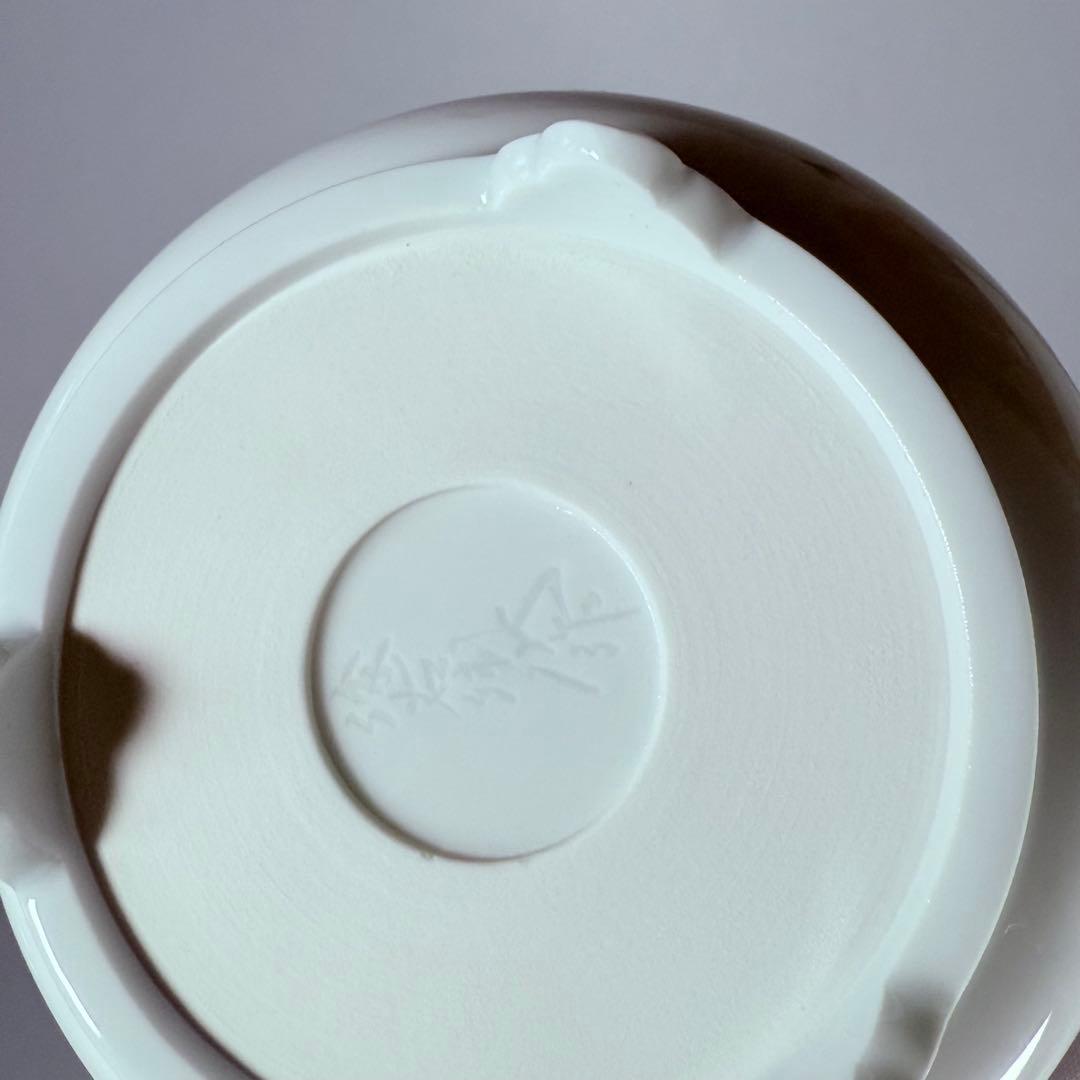 奥川俊右衛門　白磁梅彫文三つ足香炉　共箱　共布　初代奥川忠右衛門に師事　究極白磁