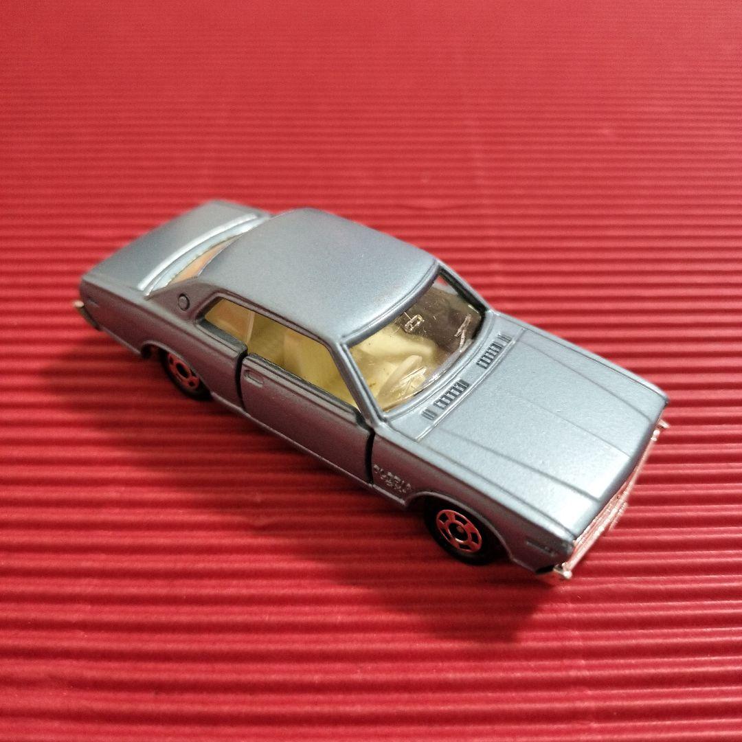 トミカ『ニッサン グロリア 2000GX』未開封品・レアな冊子付き