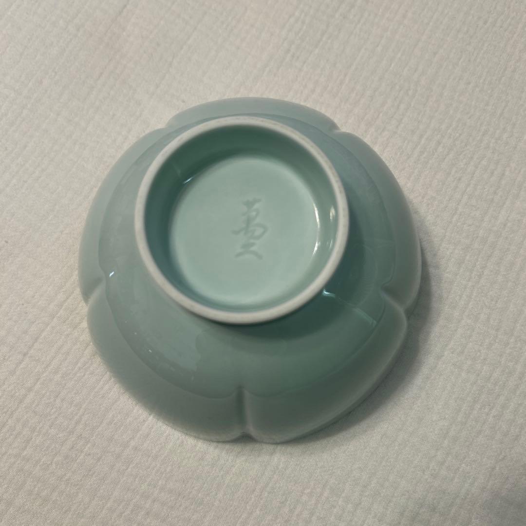 【新品未使用】人間国宝　井上萬二　青白磁花型鉢(箱なし)