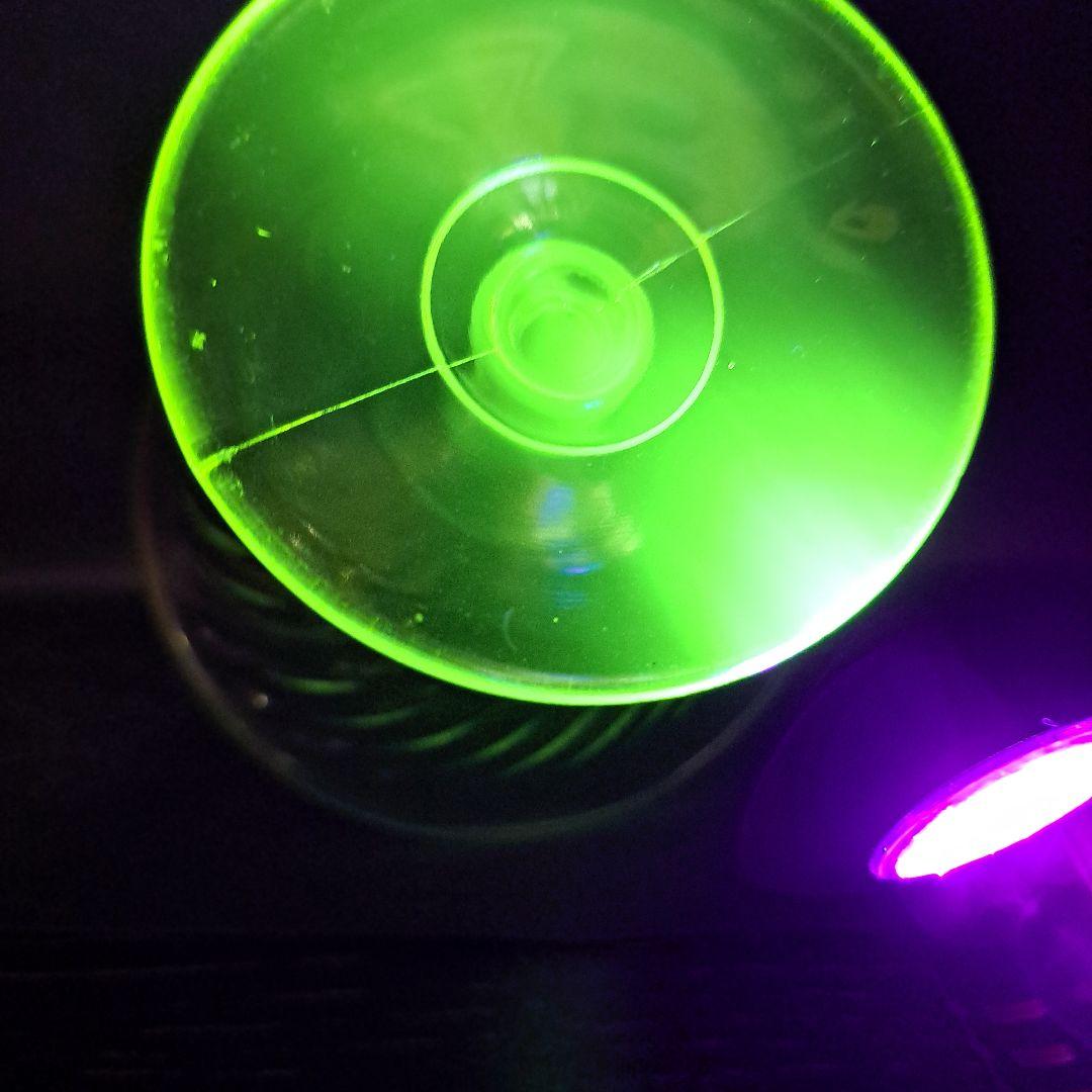 ウランガラス　USA　極上カナリアンイエロー　菊型ひねり切子　デザ―トカップ