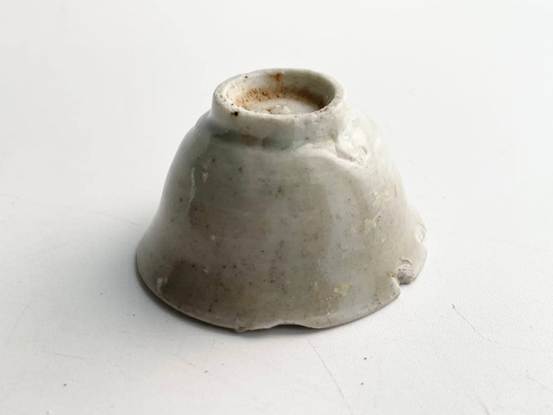骨董　アンティーク　初期伊万里　白磁盃　杯　酒器　酒杯　猪口　残欠　出土　発掘
