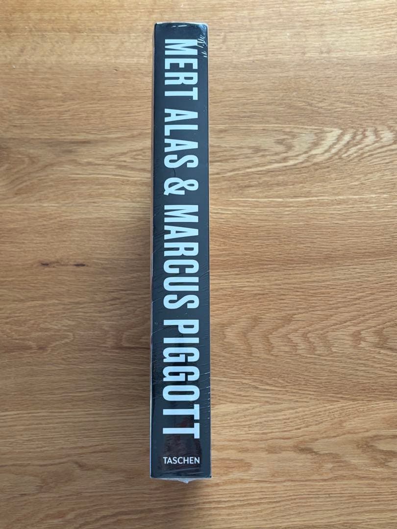 Mert Alas & Marcus Piggott 写真集