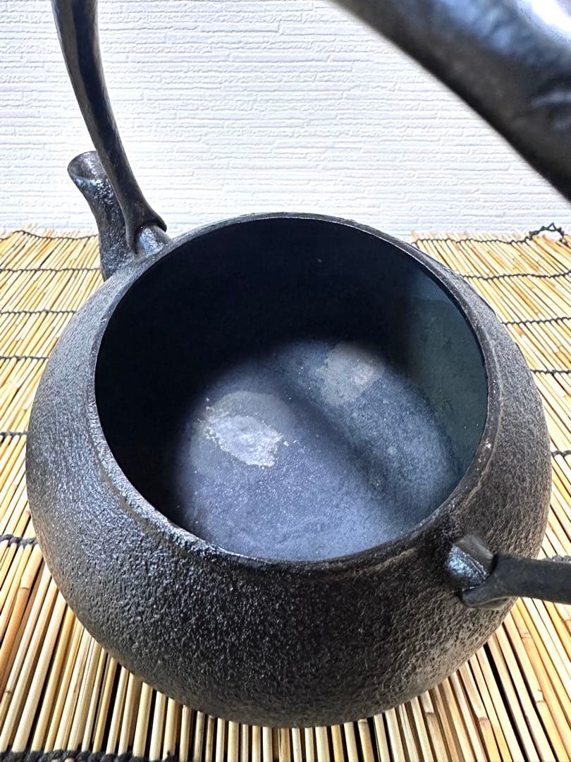 未使用品　南部虎山工房造　１０型梅文様　南部鉄瓶　Mona mama様　売約済み