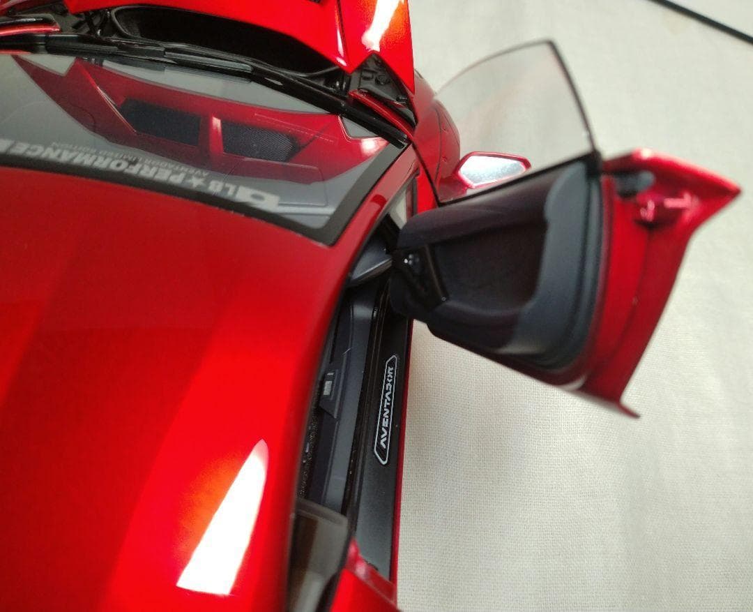 オートアート　1/18　ランボルギーニ　アヴェンタドール　LB-WORKS