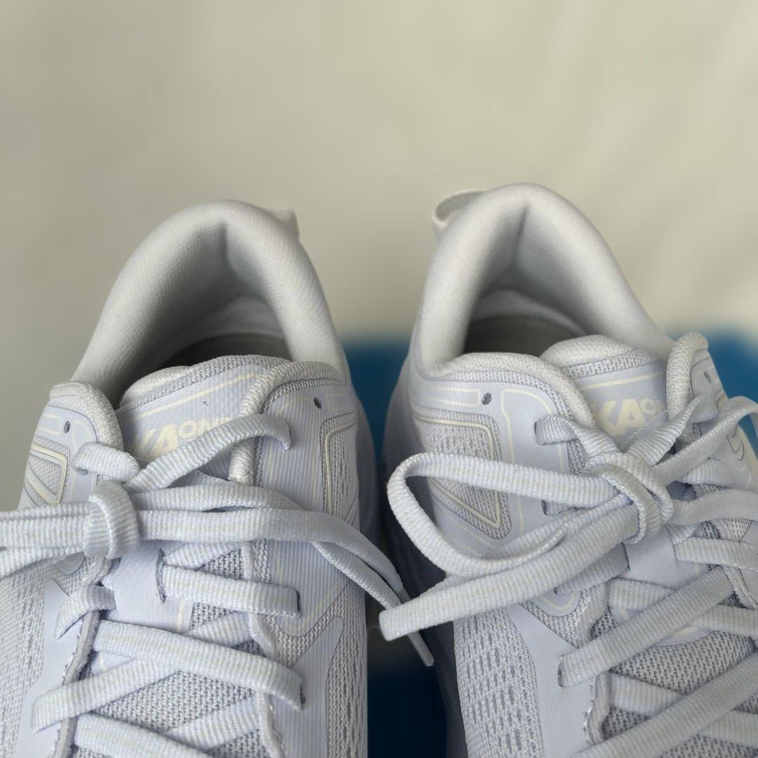 【新品】HOKA ONE ONE Bondi 7 ホワイト 27.5cm