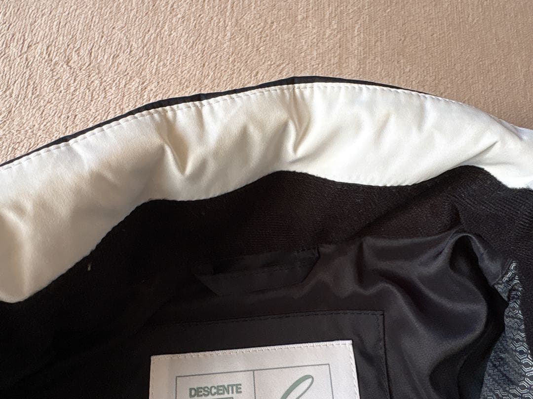 DESCENTE GOLFデサントモバイルサーモ　中綿ジャンパー温度調節アウター