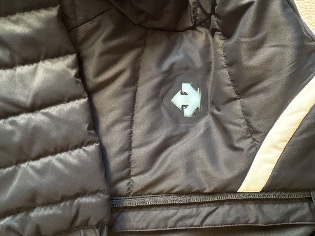 DESCENTE GOLFデサントモバイルサーモ　中綿ジャンパー温度調節アウター
