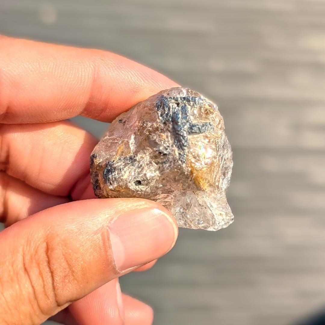 太陽放射ルチル 原石 ヘマタイトから伸びる 金が成る お守り 贈り物 ギフト