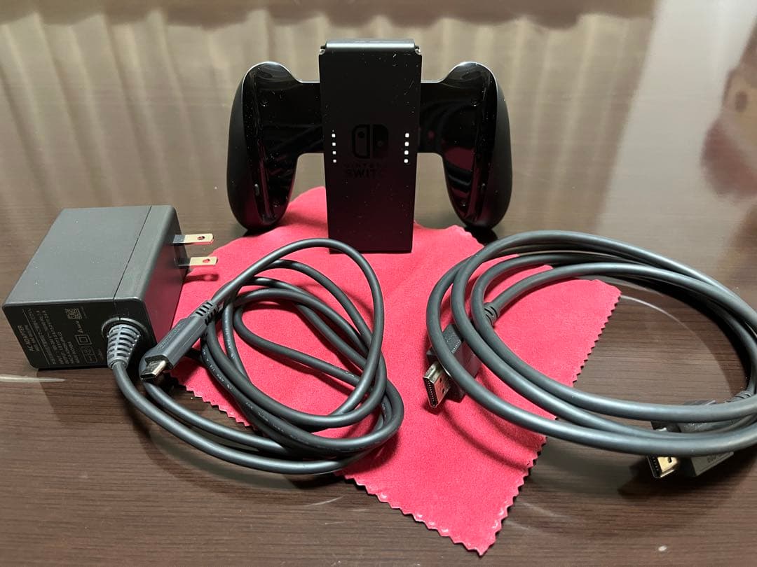 【初代】Nintendo Switch 本体 ジョイコン2組 キャリングケース