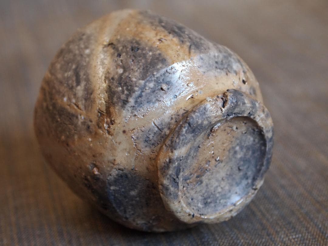 人気作家★横山直樹《師：川端文男》★黒備前自然練り込みぐいのみ★共箱