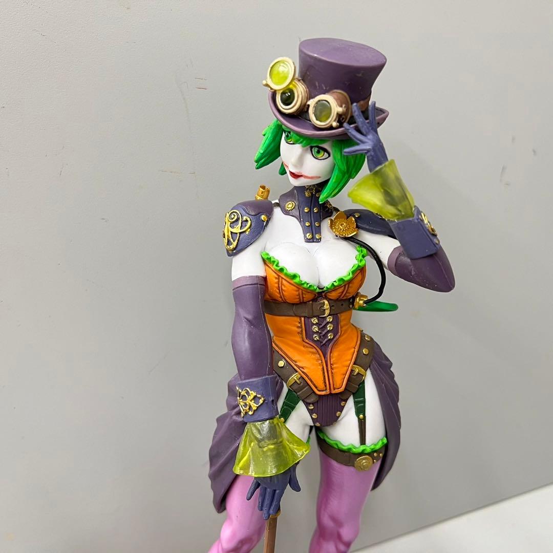 デュエラ・デント ジョーカー版 バットマン　スタチュー