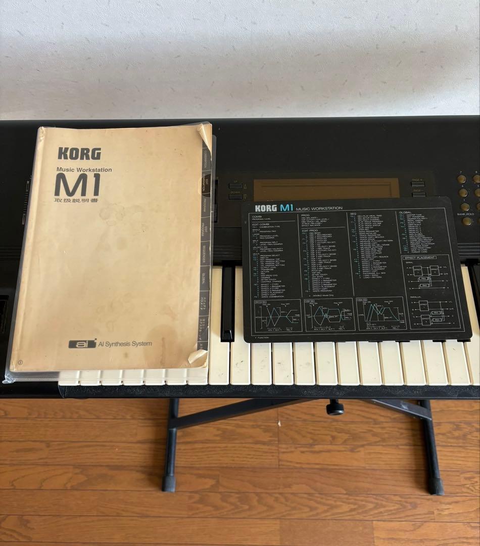 KORG M1 音楽ワークステーション　シンセサイザー ペダル専用台付き