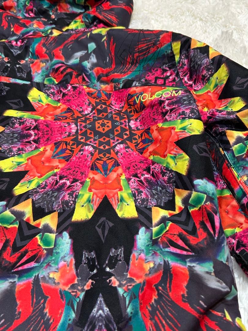 極美品VOLCOMスノーボードウェアジャケットFREE INSULATED
