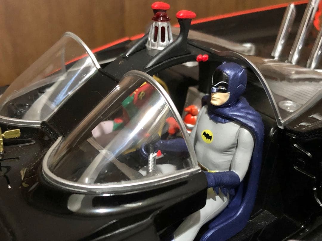 ★絶版！￼ マテル 1/18 バットモービルTV版フィギュア付