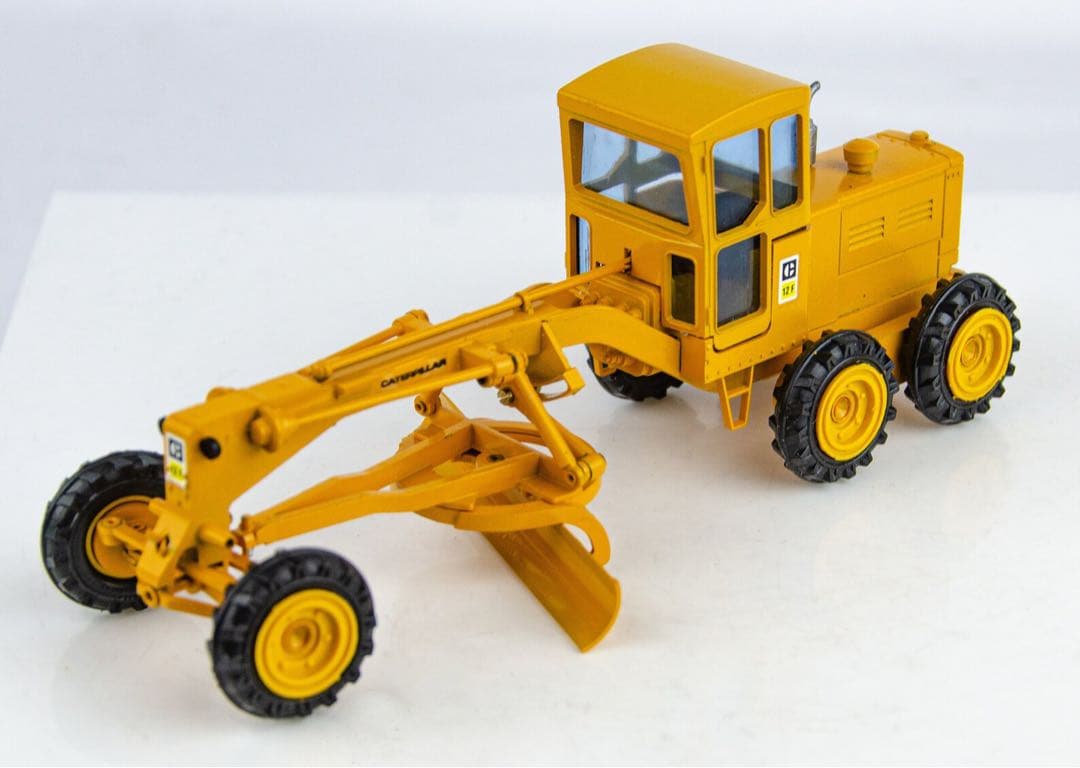gescha Caterpillar CAT 12F Grader ミニカー