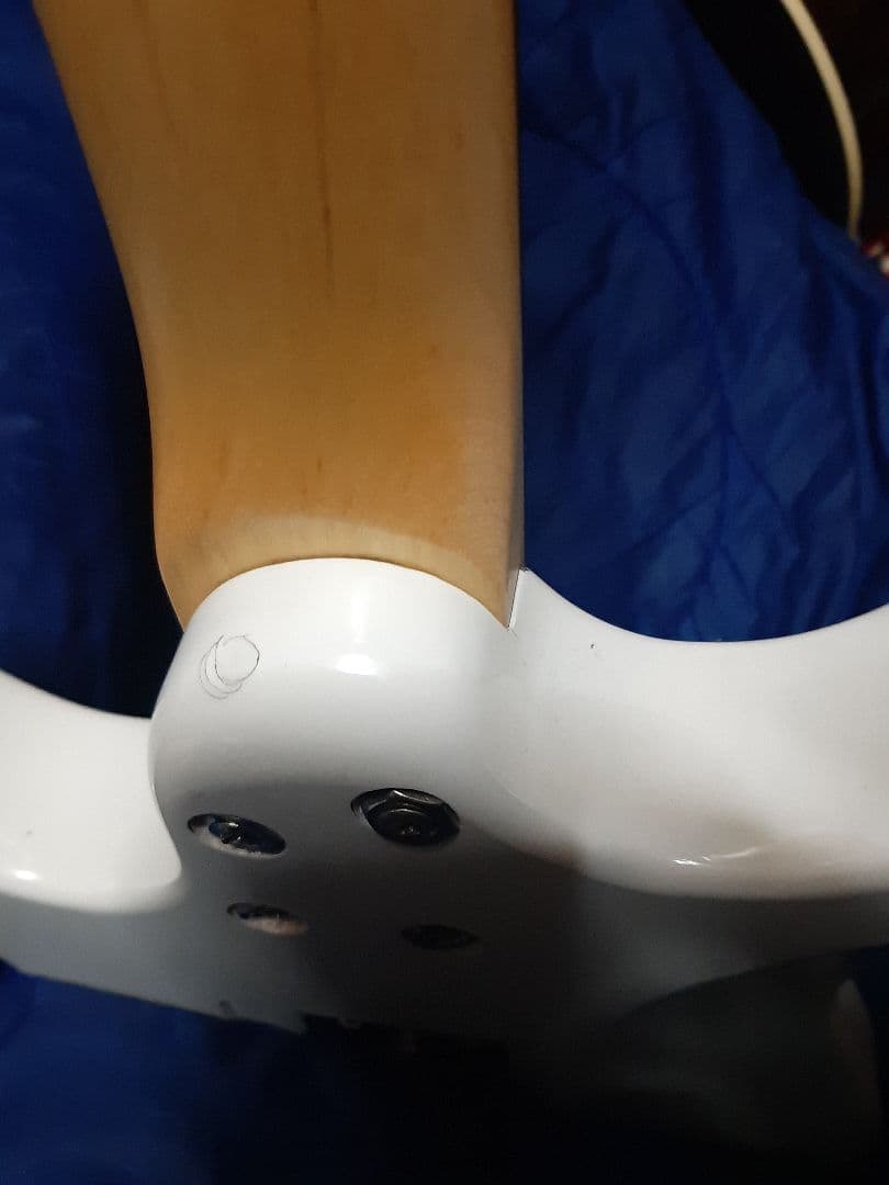 最終値下げジャンク世界に1本ＡＩＹストラトタイプギターSSH白24F調整済