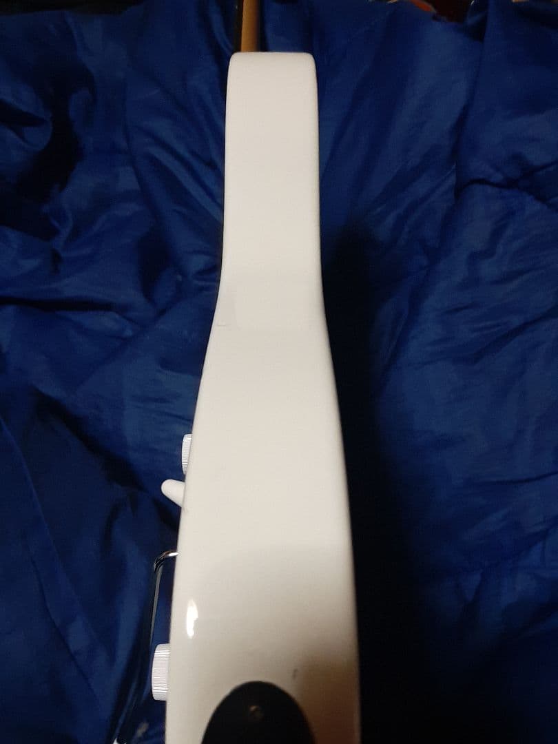 最終値下げジャンク世界に1本ＡＩＹストラトタイプギターSSH白24F調整済